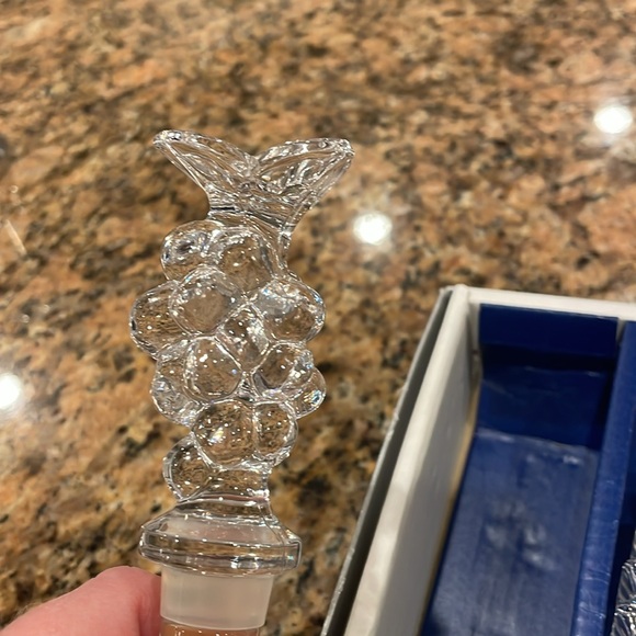 Mikasa Diamond Fire Wine set - coaster holder and grape stopper - pillar… - Picture 3 of 8